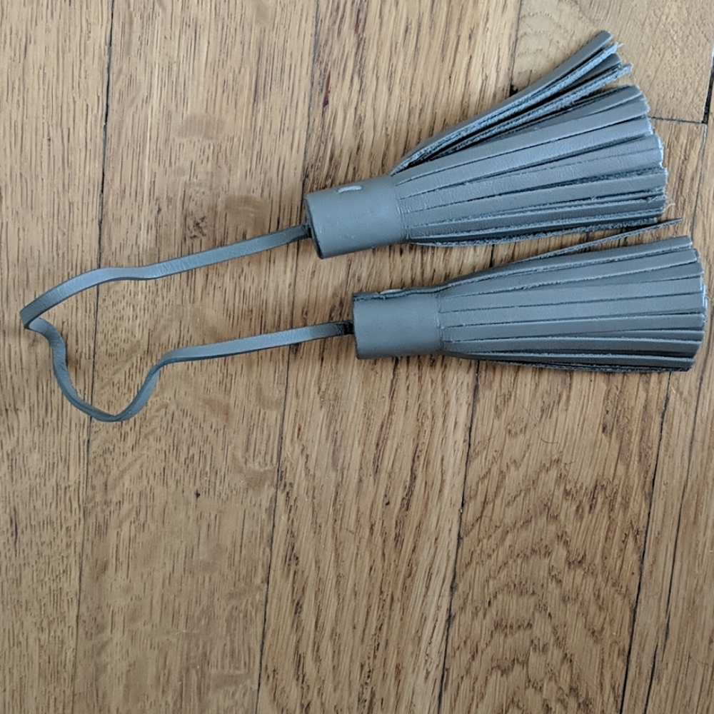 Cuyana tassel